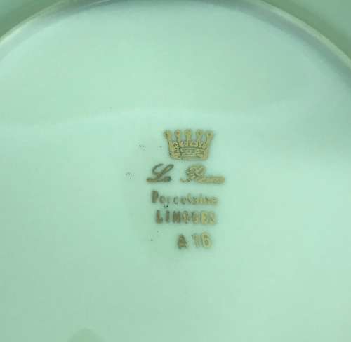 LIMOGES LA REINE French Porcelain Plate A16 FRAGONARD FRANCE GREEN and GILT BORDER 188mm Diameter.
