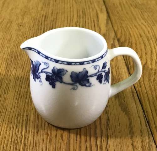 TEA for 2 TEAPOT 2 TRIOS MILK SUGAR 2 SMALL BOWLS PATRA FINE PORCELAIN THAILAND NIKKO BLUE and WHITE