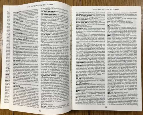 NEWTON`s TELECOM DICTIONARY Author HARRY NEWTON Updated 15th Expanded Edition 1999