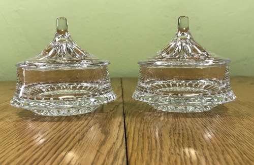 PAIR of ROUND CRYSTAL LIDDED BOWLS TRINKET DISHES JEWELLERY HOLDERS VANITY - STUNNING!!! IDENTICAL
