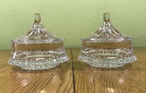 PAIR of ROUND CRYSTAL LIDDED BOWLS TRINKET DISHES JEWELLERY HOLDERS VANITY - STUNNING!!! IDENTICAL