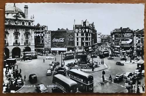 POST CARDS x 10 POSTCARDS ENGLAND LONDON BUCKINGHAM PALACE PICADILLY CIRCUS UNDERGROUND CAVALRY