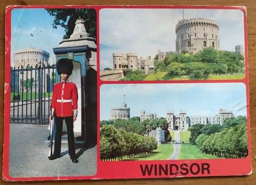 POST CARD x 1 POSTCARD ENGLAND WINDSOR CASTLE BERKSHIRE NORMAN GATE SCOTS GUARD SENTRY ROUND TOWER