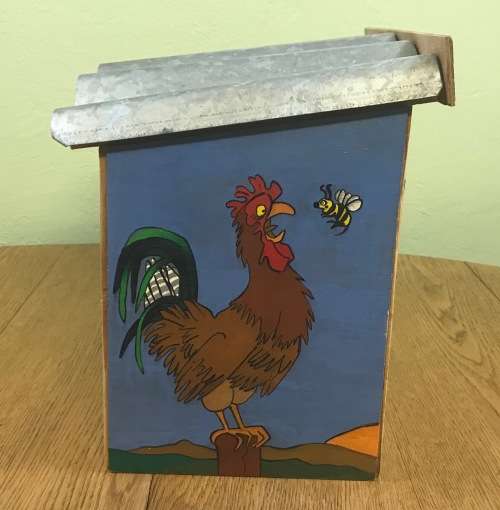 FARMYARD EGG HOUSE / HOLDER for 20 EGGS HAND PAINTED CHICKENS ON EACH SIDE and SUNRISE FRONT PANEL