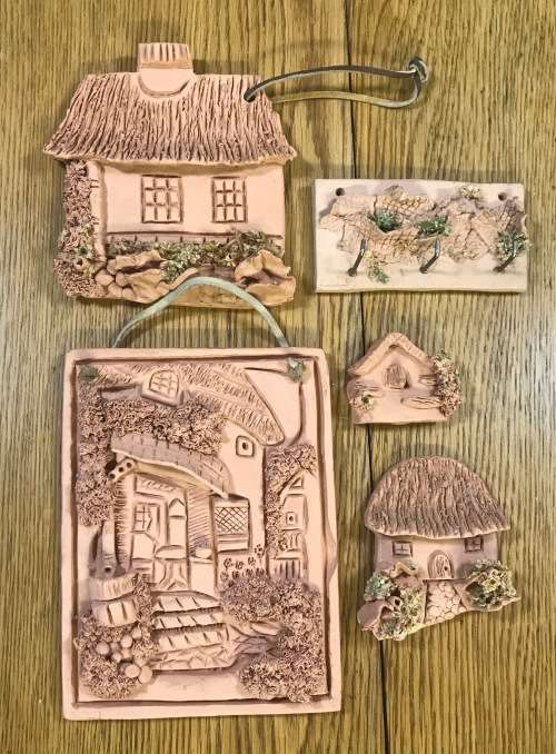 TERRACOTTA CLAY HOME WALL HANGINGS of HOUSES x 4 and 1 x 3 KEY HANGING RACK HOLDER STAMPED `SMITH`