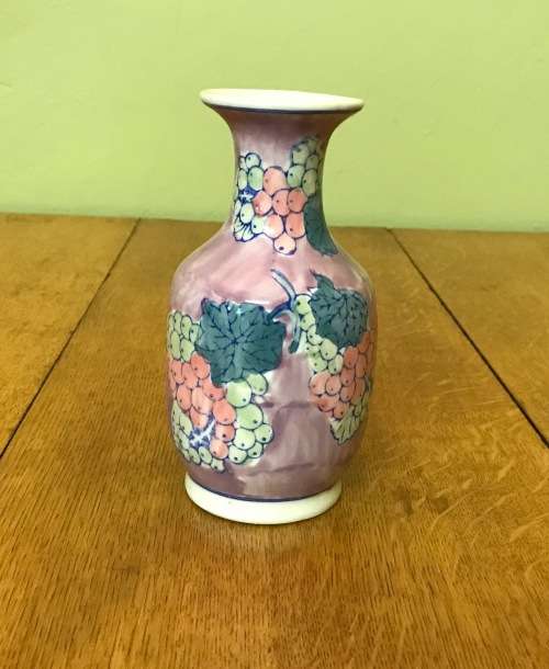 VASE POTTERY CERAMIC with bunches of grapes & vine decoration for flowers  floral  Made in CHINA.