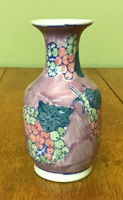 VASE POTTERY CERAMIC with bunches of grapes & vine decoration for flowers  floral  Made in CHINA.