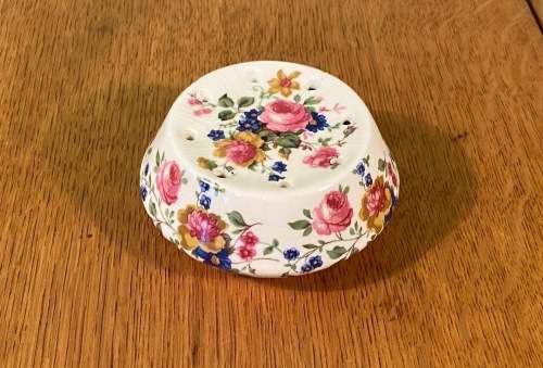 POT POURRI ROUND PORCELAIN HOLDER PRINKNASH POTTERY GLOUCESTER ENGLAND ROSES & FLOWER DECORATION