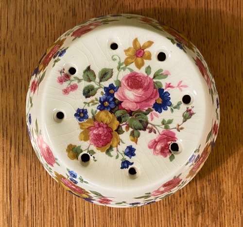 POT POURRI ROUND PORCELAIN HOLDER PRINKNASH POTTERY GLOUCESTER ENGLAND ROSES & FLOWER DECORATION