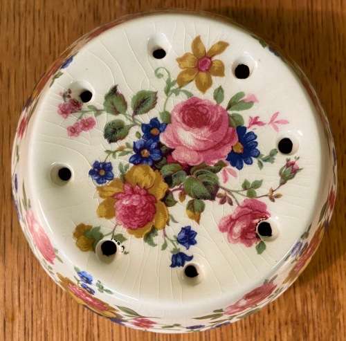 POT POURRI ROUND PORCELAIN HOLDER PRINKNASH POTTERY GLOUCESTER ENGLAND ROSES & FLOWER DECORATION