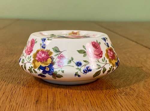 POT POURRI ROUND PORCELAIN HOLDER PRINKNASH POTTERY GLOUCESTER ENGLAND ROSES & FLOWER DECORATION