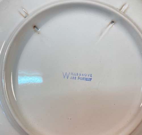 WILLSGROVE WARE POTTERY PLATE RHODESIA ZIMBABWE `OLD COACH HOUSE - STRATFORD`