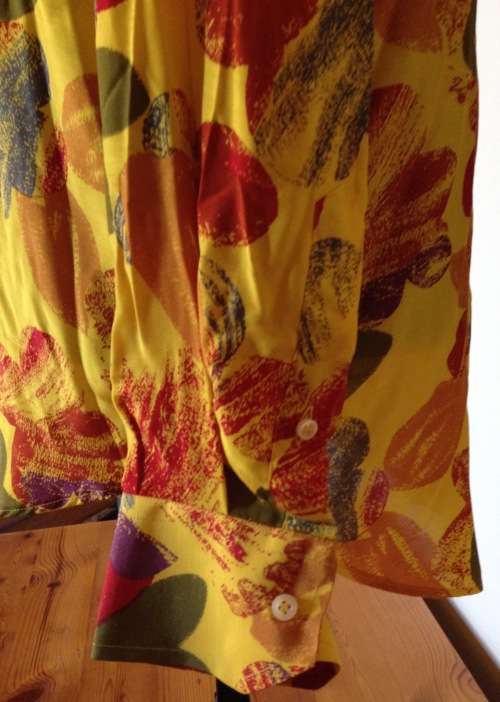 SILK SHIRT 100% PURE IMPORTED ITALIAN DESIGN LONG SLEEVE COLLARED UNBELIEVABLE BLEND of COLOURS!