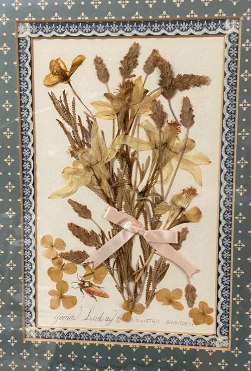 Pressed Dried Flower Artwork "Country Garden" by Yvonne Lindsay 1993 in Biggie Best Style Frame