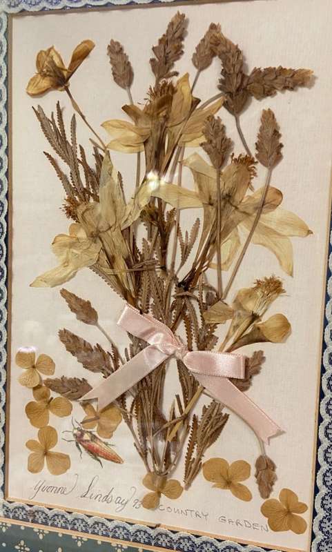 Pressed Dried Flower Artwork "Country Garden" by Yvonne Lindsay 1993 in Biggie Best Style Frame