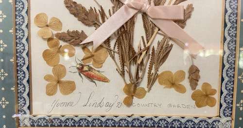 Pressed Dried Flower Artwork "Country Garden" by Yvonne Lindsay 1993 in Biggie Best Style Frame