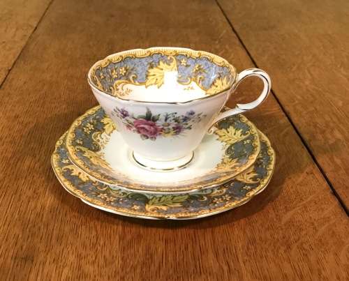 PARAGON TEA TRIO x 1  G5283 PATTERN FLORAL FLOWERS STUNNING RARE 3 PIECE UNUSUAL!!!