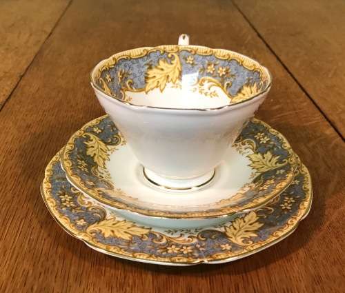 PARAGON TEA TRIO x 1  G5283 PATTERN FLORAL FLOWERS STUNNING RARE 3 PIECE UNUSUAL!!!
