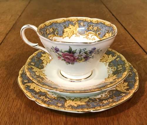 PARAGON TEA TRIO x 1  G5283 PATTERN FLORAL FLOWERS STUNNING RARE 3 PIECE UNUSUAL!!!