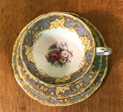PARAGON TEA TRIO x 1  G5283 PATTERN FLORAL FLOWERS STUNNING RARE 3 PIECE UNUSUAL!!!
