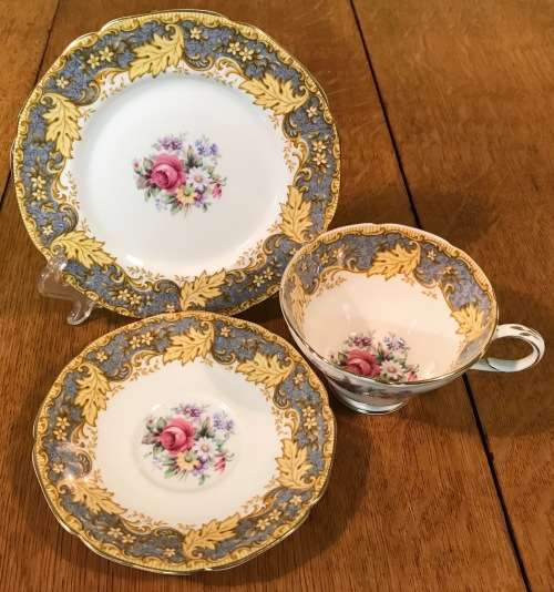 PARAGON TEA TRIO x 1  G5283 PATTERN FLORAL FLOWERS STUNNING RARE 3 PIECE UNUSUAL!!!