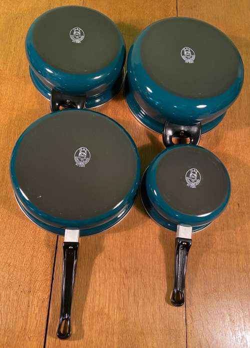 ENAMEL ENAMELLED GREEN POTS & PAN - 7 piece - SET of 4 with 3 LIDS - BELLISSMO by EMO - STUNNING