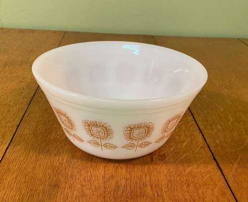 Heat Proof `F` Federal Glass Company Made in USA Mixing BOWL with DECORATION - Used.