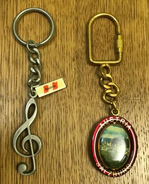 KEYRINGS x 2   SALZBURG AUSTRIA  MUSICAL NOTE  KEY RINGS x 2.