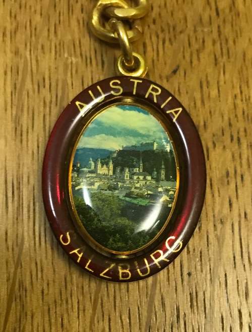 KEYRINGS x 2   SALZBURG AUSTRIA  MUSICAL NOTE  KEY RINGS x 2.
