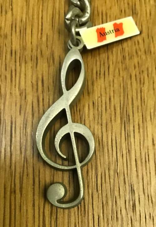 KEYRINGS x 2   SALZBURG AUSTRIA  MUSICAL NOTE  KEY RINGS x 2.