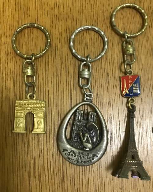 KEYRINGS x 5 - FRANCE - CANNES - PARIS - NOTRE-DAME - ARC DE TRIOMPHE - NICE- EIFFEL TOWER KEY RINGS