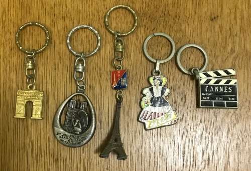 KEYRINGS x 5 - FRANCE - CANNES - PARIS - NOTRE-DAME - ARC DE TRIOMPHE - NICE- EIFFEL TOWER KEY RINGS