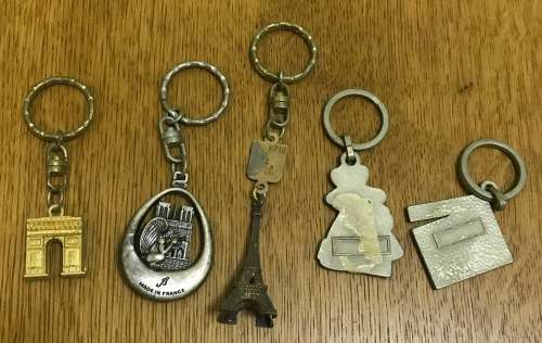 KEYRINGS x 5 - FRANCE - CANNES - PARIS - NOTRE-DAME - ARC DE TRIOMPHE - NICE- EIFFEL TOWER KEY RINGS
