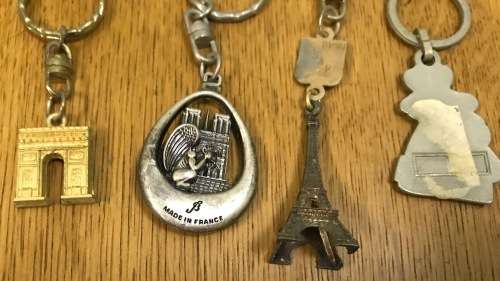 KEYRINGS x 5 - FRANCE - CANNES - PARIS - NOTRE-DAME - ARC DE TRIOMPHE - NICE- EIFFEL TOWER KEY RINGS