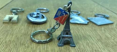 KEYRINGS x 5 - FRANCE - CANNES - PARIS - NOTRE-DAME - ARC DE TRIOMPHE - NICE- EIFFEL TOWER KEY RINGS