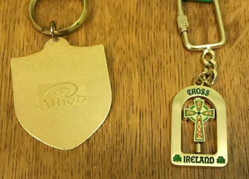 KEYRINGS x 2 - BRAND NEW BRASS IRELAND IRISH KEY RINGS - CROSS - DUBLIN - CLOVER