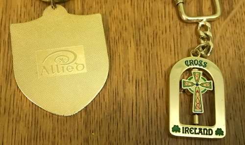 KEYRINGS x 2 - BRAND NEW BRASS IRELAND IRISH KEY RINGS - CROSS - DUBLIN - CLOVER