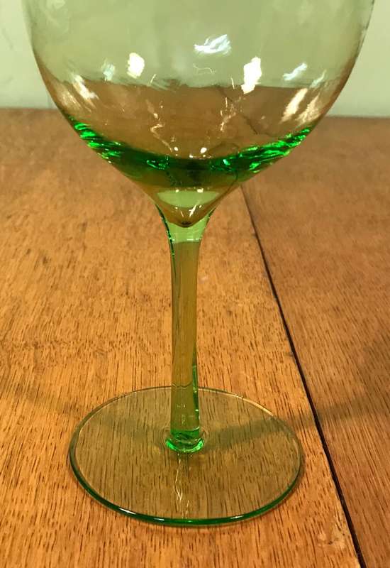 WINE GLASS - RED or WHITE - Colour GREEN! with light patterning! STUNNING!!!