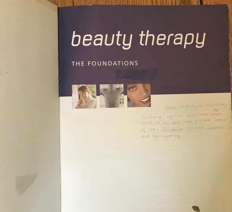 BEAUTY THERAPY the foundations - Lorraine Nordmann - 3rd Ed. - The Offical Guide to Level 2 - 2004.