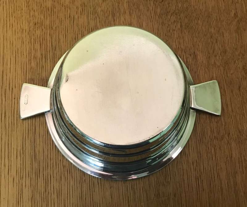 STUNNING 2 HANDLED EPNS ELECTRO-PLATED NICKEL SILVER BOWL.