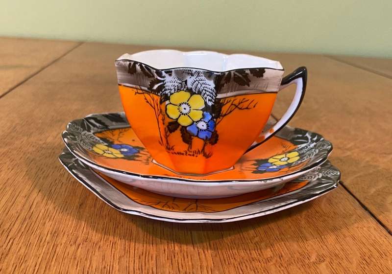 TEA SET - SHELLEY "look-alike" TEA SET 5 x TRIO`s CREAMER SUGAR TEAPOT CAKE PLATE ART DECO! STUNNING