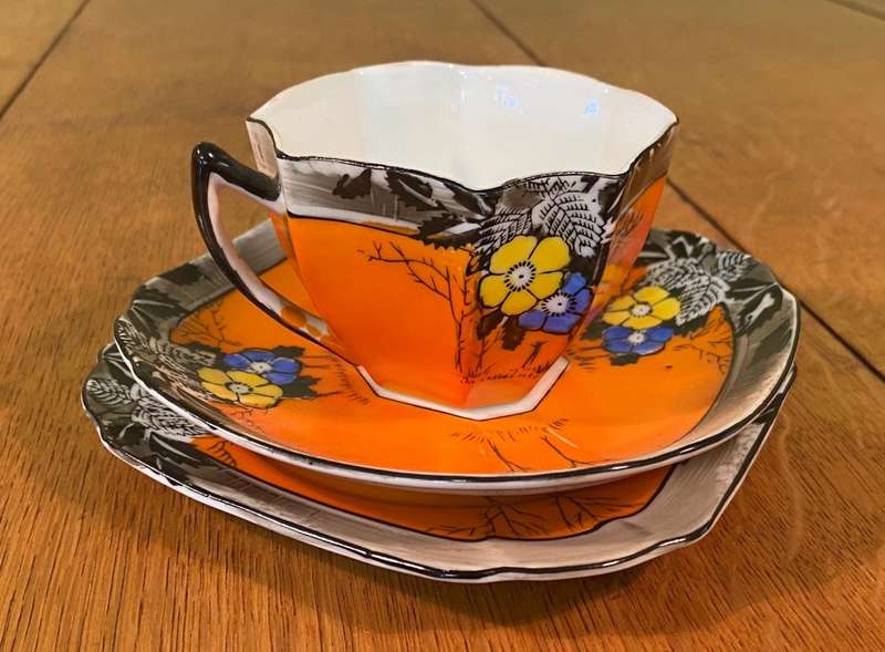TEA SET - SHELLEY "look-alike" TEA SET 5 x TRIO`s CREAMER SUGAR TEAPOT CAKE PLATE ART DECO! STUNNING
