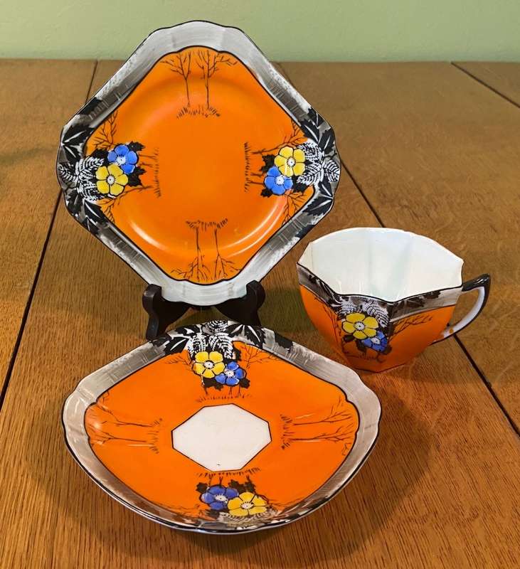 TEA SET - SHELLEY "look-alike" TEA SET 5 x TRIO`s CREAMER SUGAR TEAPOT CAKE PLATE ART DECO! STUNNING