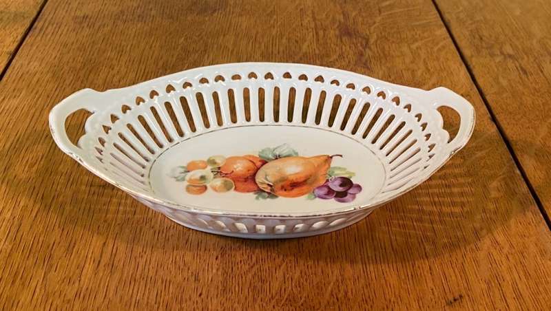 BOWL SNACK DISH NUT DISH Beautiful Lattice EDGE Porcelain Small Fruit Bowl Grapes Pear Peach GERMANY