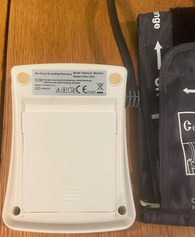 MEDIC BLOOD PRESSURE MONITOR - BATTERY OPERATED - Used only a few times - no box.