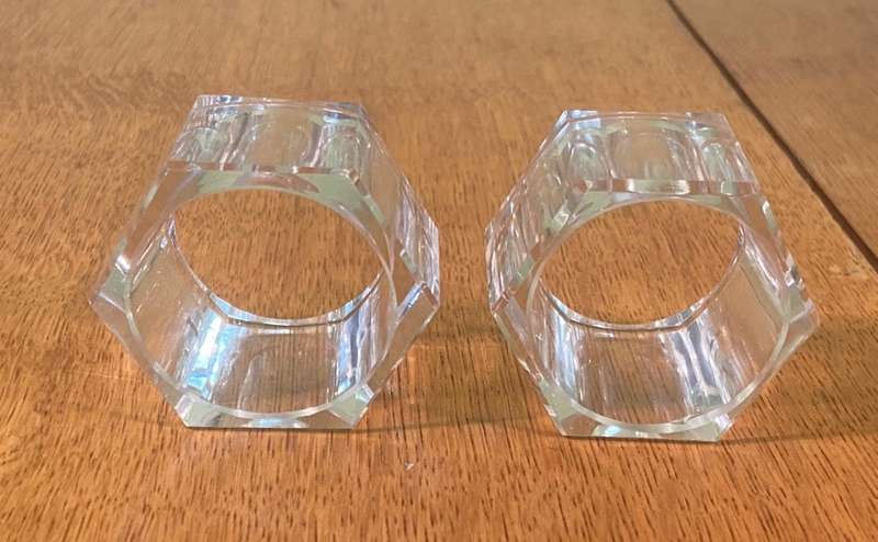 CLEAR GLASS SERVIETTE RINGS - HEXAGONAL . NAPKIN RINGS.