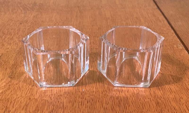 CLEAR GLASS SERVIETTE RINGS - HEXAGONAL . NAPKIN RINGS.