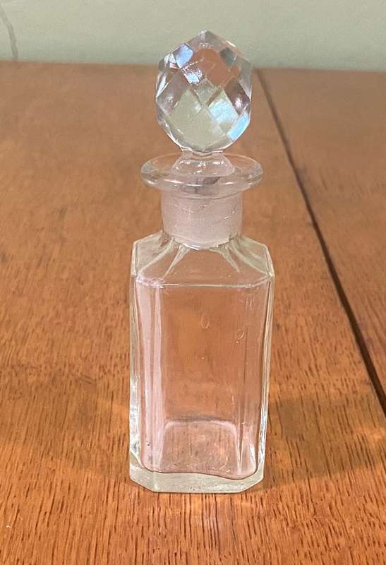 CLEAR GLASS PERFUME BOTTLE - SMALL.
