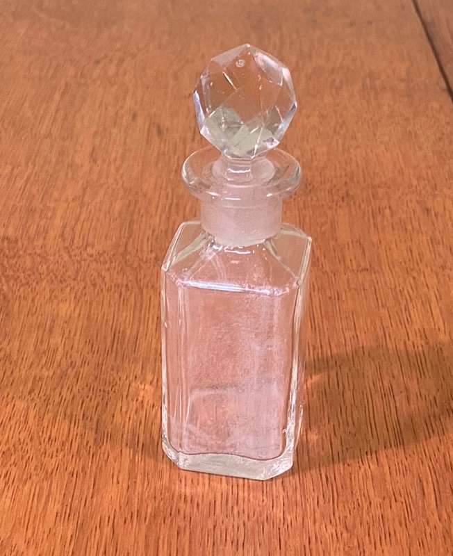 CLEAR GLASS PERFUME BOTTLE - SMALL.