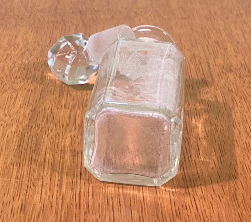 CLEAR GLASS PERFUME BOTTLE - SMALL.
